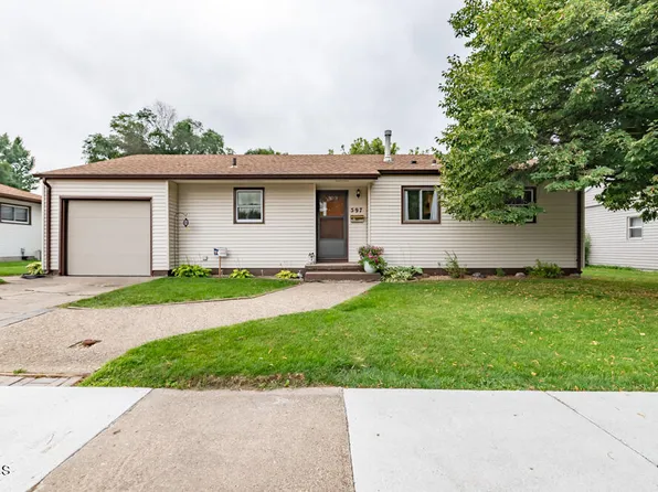 597 Sunset Pl, Bismarck, ND 58504