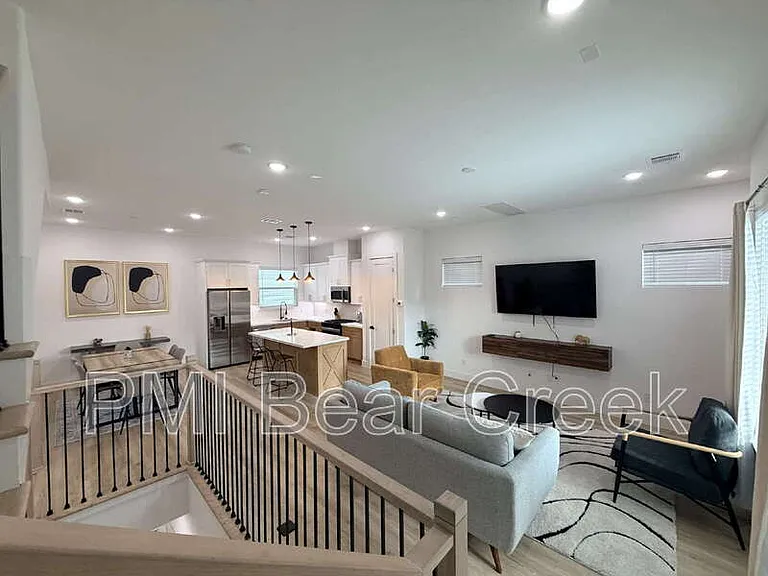2706 Cochran St — Photo 5