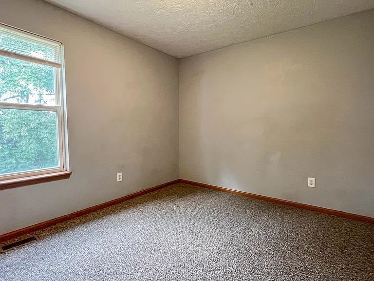 2119 Bridgewater Cir — Photo 18