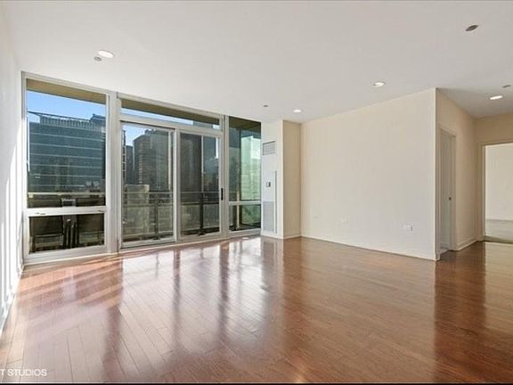 4th image of 737 W Washington Blvd APT 1304