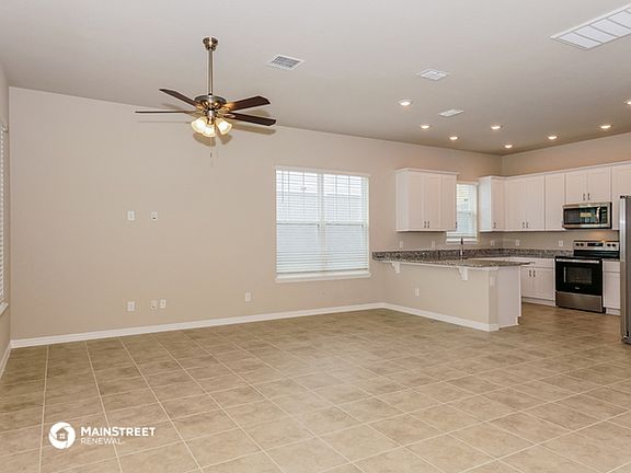 5th image of 528 Venetian Villa Dr