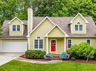 8 Pineburr Ct, Greensboro, NC 27455