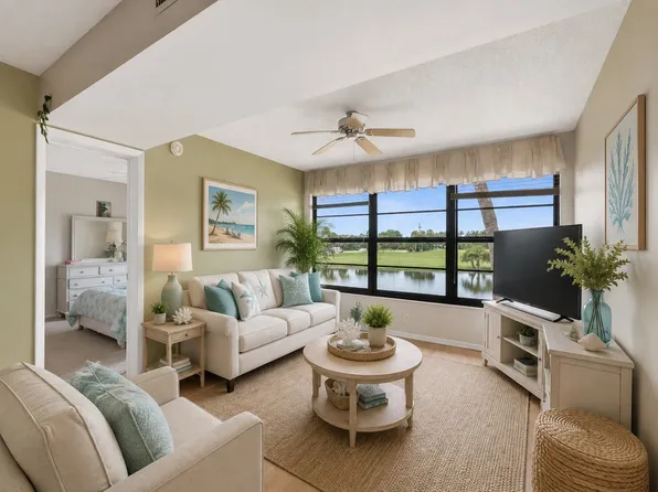 2 Plantation Dr APT 204, Vero Beach, FL 32966