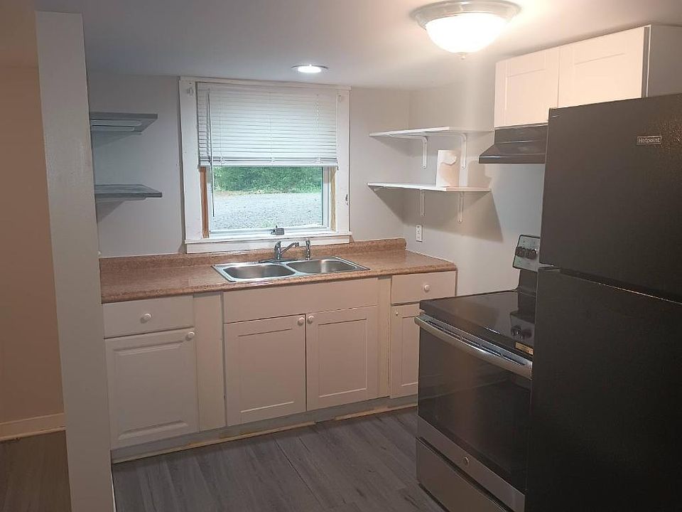 1st image of 290 Henry St SE #C
