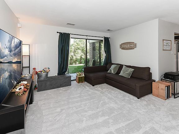 3rd image of 828 E Kings Row Unit 1