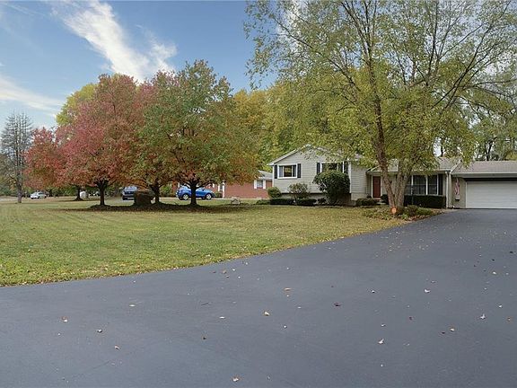 3rd image of 1418 Oakwood Trl