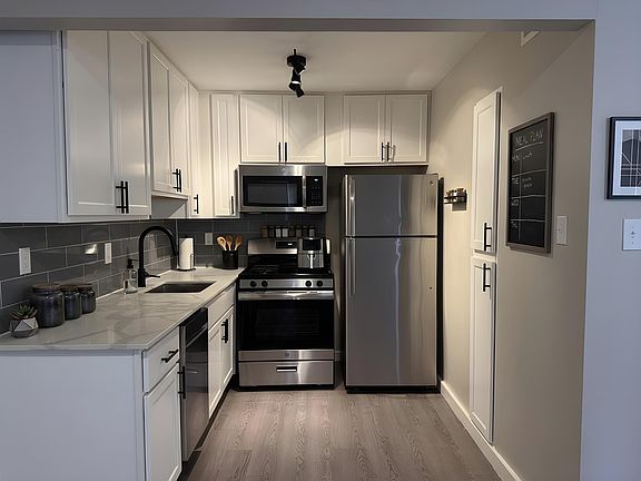 4th image of 4400 1/2 Avenue B #105