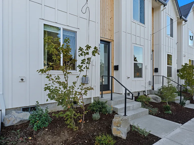 330 NE 58th Ave — Photo 12
