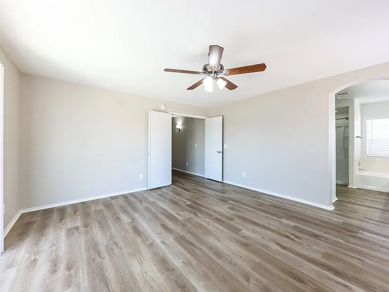 2310 E Morrow Dr — Photo 11