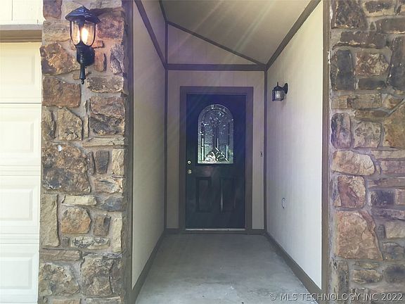 2nd image of 1326 Woodbriar Ln NE