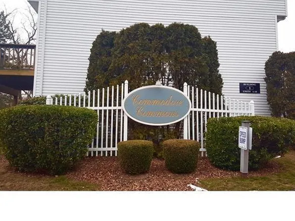 9 Commodore Cmns, Derby, CT 06418