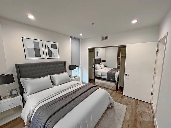 4th image of 4364 McLaughlin Ave #302