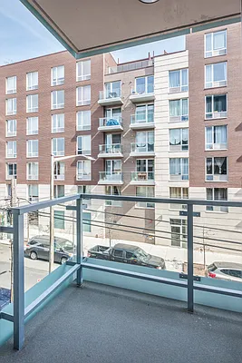 Sold by Compass | media 17