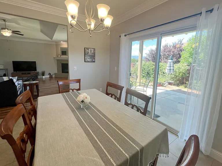 580 Grants Pass Pl — Photo 12