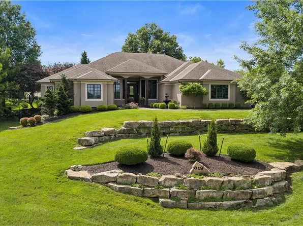319 NW Rockwood Ct, Lees Summit, MO 64081