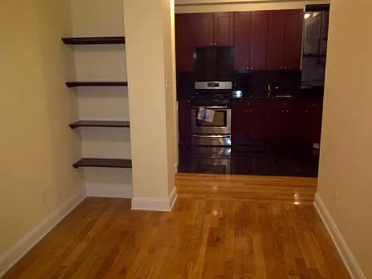 Rented by Standard Realty | media 4