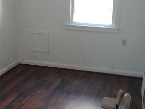 3rd image of 2958 Belden St