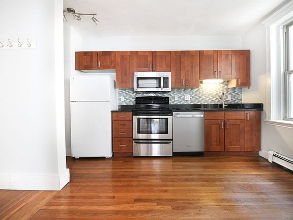 3rd image of 32 Ransom Rd APT 4