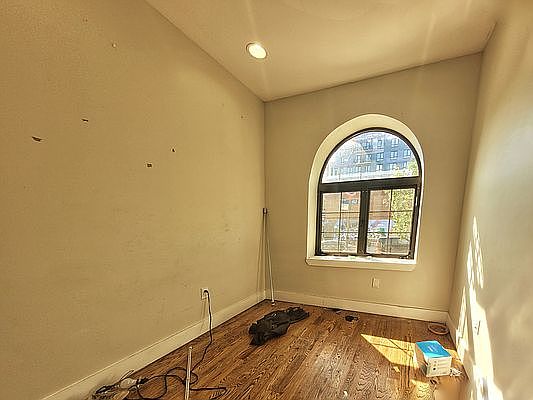 3rd image of 352 Palmetto St #1B