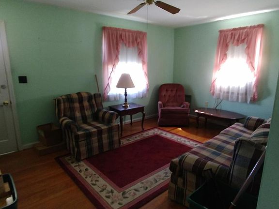 3rd image of 1014 Alview Ave NW