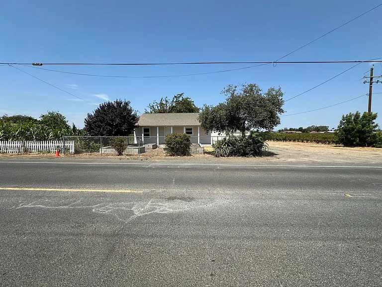 1360 Delta Rd — Photo 2