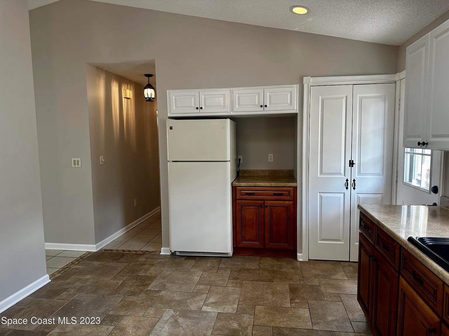 3 bed, 2.0 bath, 1216 sqft, $2,200 — Photo 4
