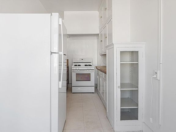 5th image of 2811 California St APT 12