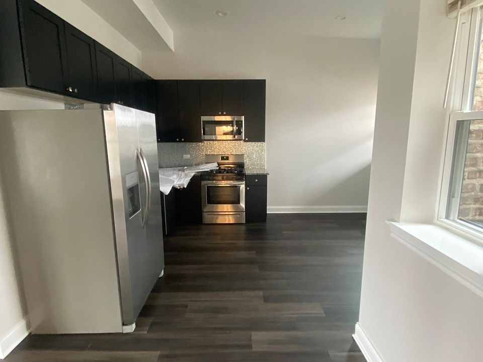 1st image of 4145 W Montrose Ave #2