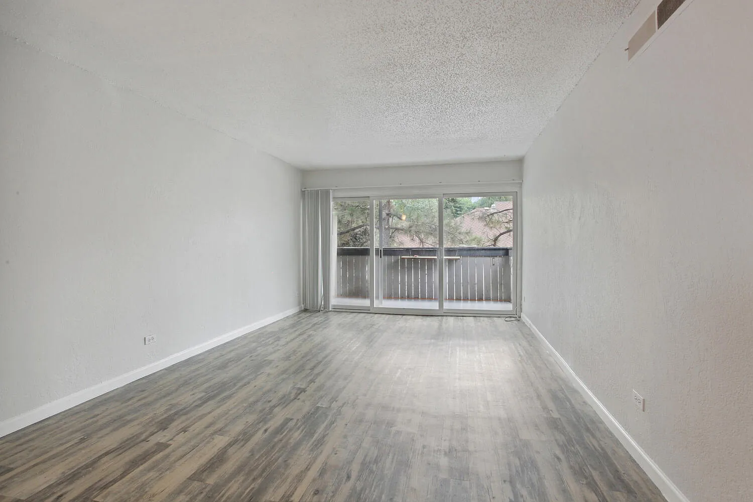 Lakeridge Terrace Apartments — Photo 2