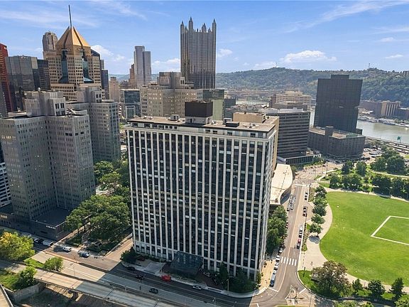 3rd image of 320 Fort Duquesne Blvd APT 25L