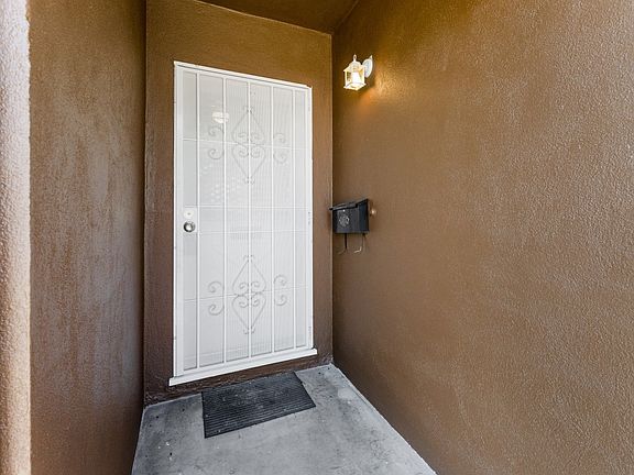 4th image of 1127 Sandsprings Dr