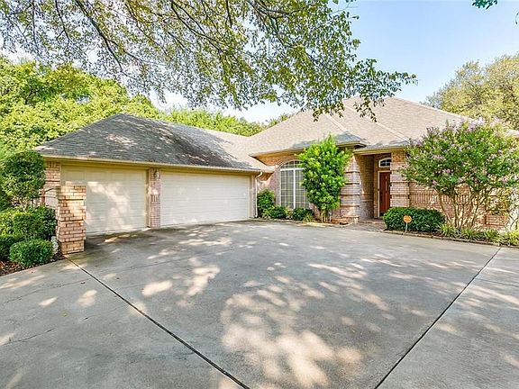5th image of 302 Village Creek Ct