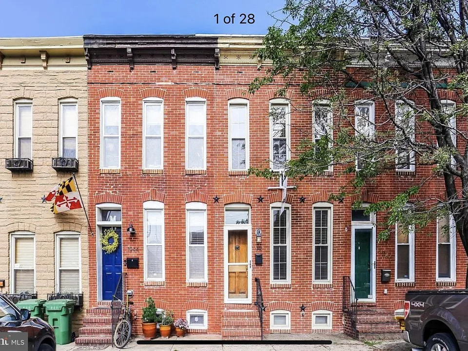 1942 Light St