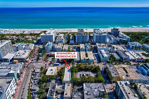 428 Collins Ave Photo 1