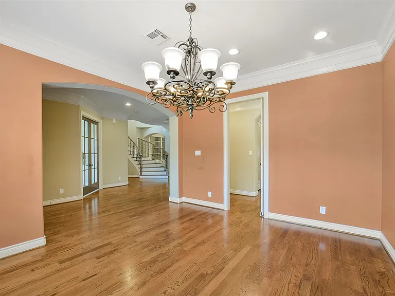 2307 Sheridan St — Photo 7