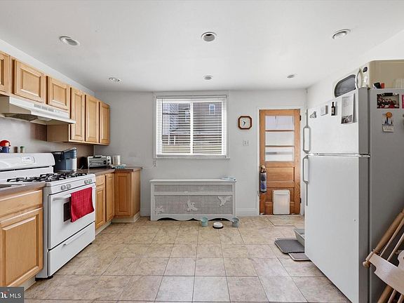 5th image of 1012 Tree St