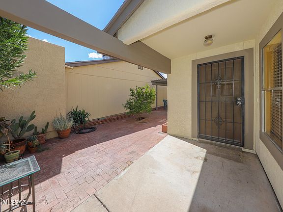 5th image of 1025 N Fleetwood Pl