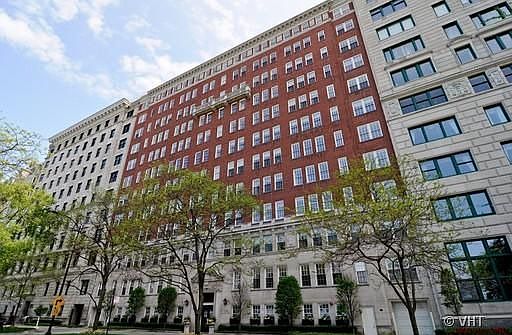 1st image of 219 E Lake Shore Dr APT 4D