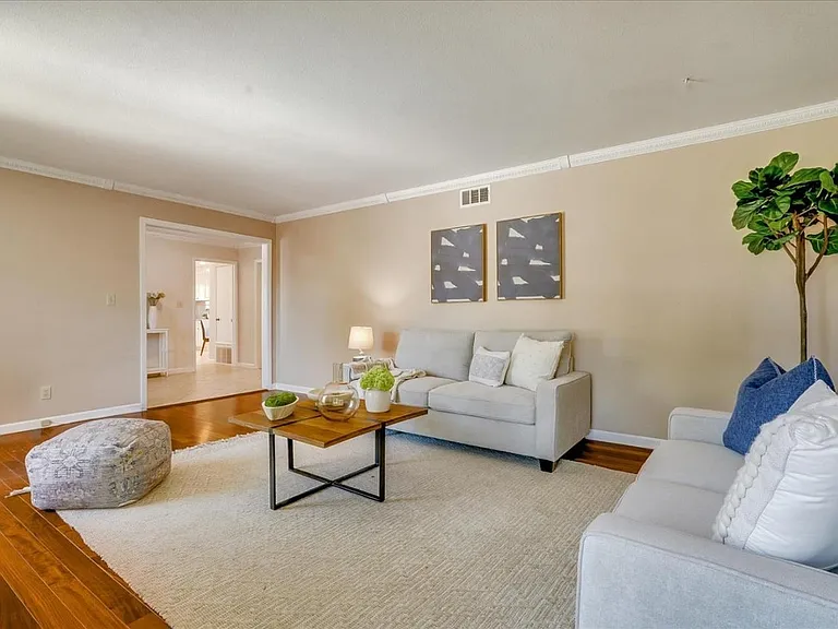 1594 Willowgate Dr — Photo 4