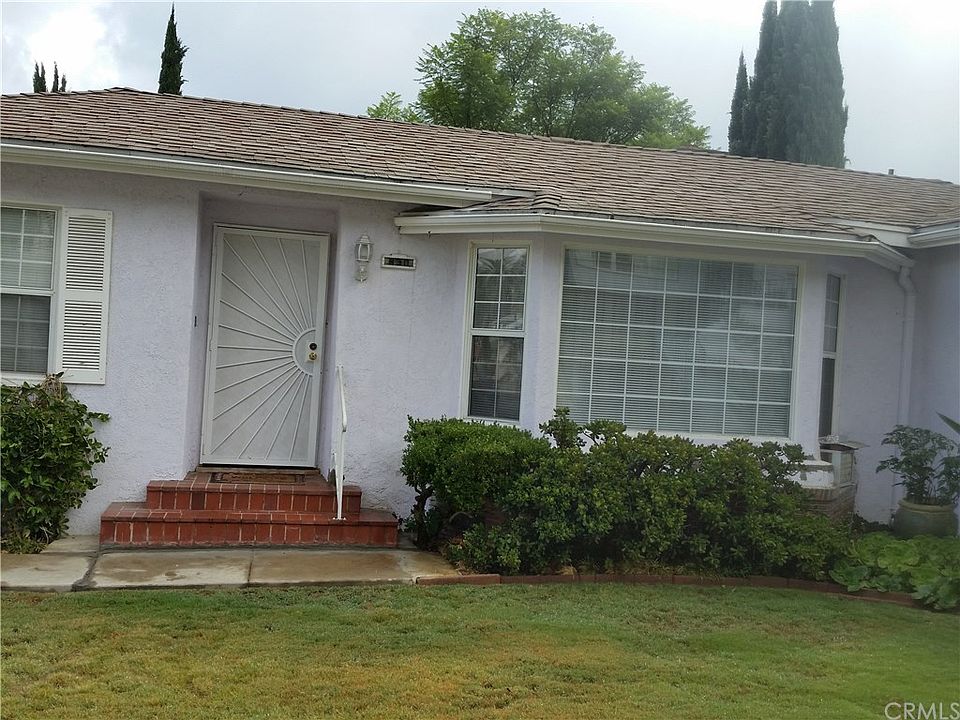 1st image of 830 De La Fuente St