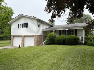 10547 Whippoorwill Rd, Newton Falls, OH 44444
