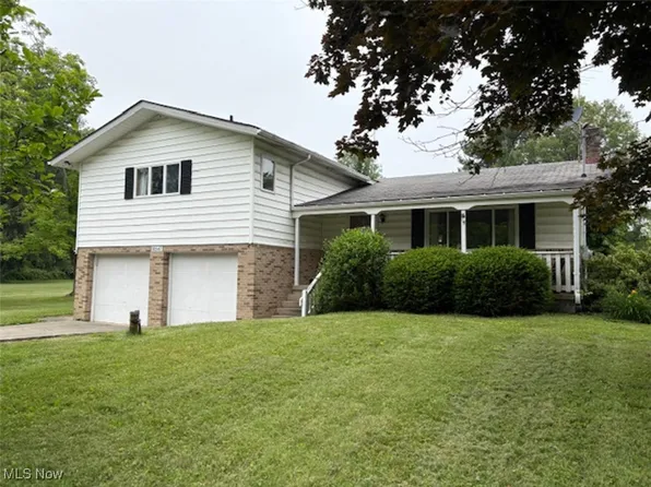 10547 Whippoorwill Rd, Newton Falls, OH 44444