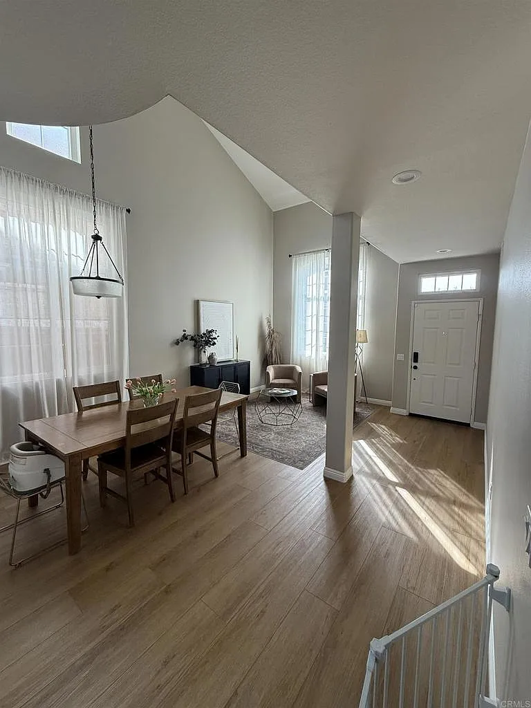 3 bed, 1886 sqft, $4,500 — Photo 2