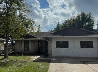4135 Oak Shadows Dr, Houston, TX 77091