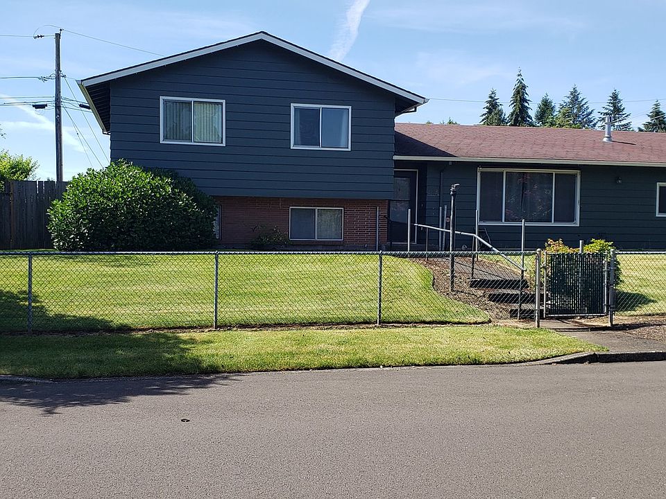 1st image of 2138 SE Spruce St