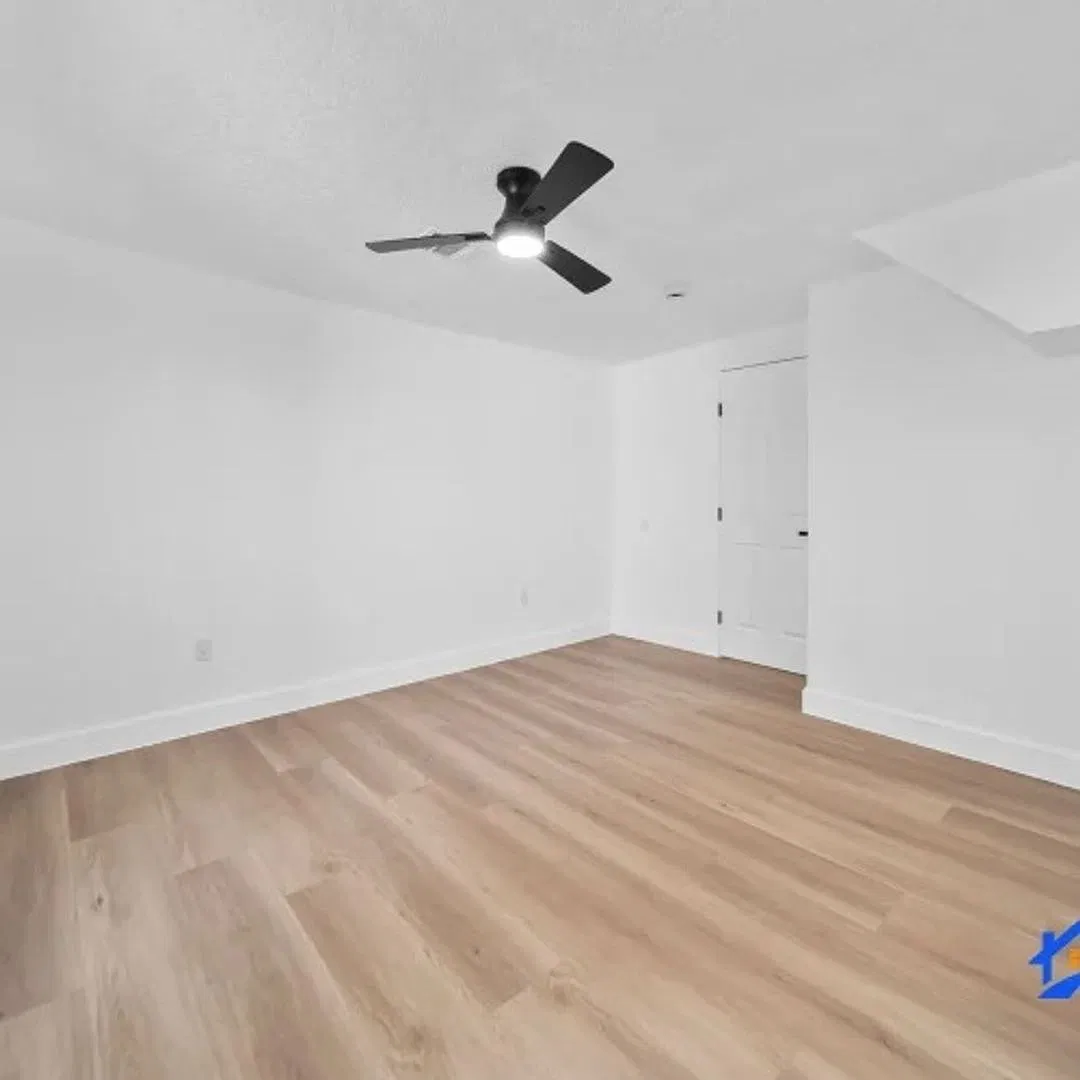 Spacious 4-Bedroom Home in Houston | 2407 Pannell St — Photo 3