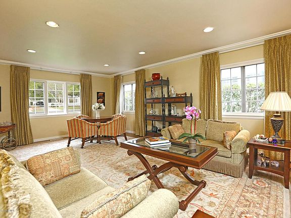 4th image of 2350 Melville Dr