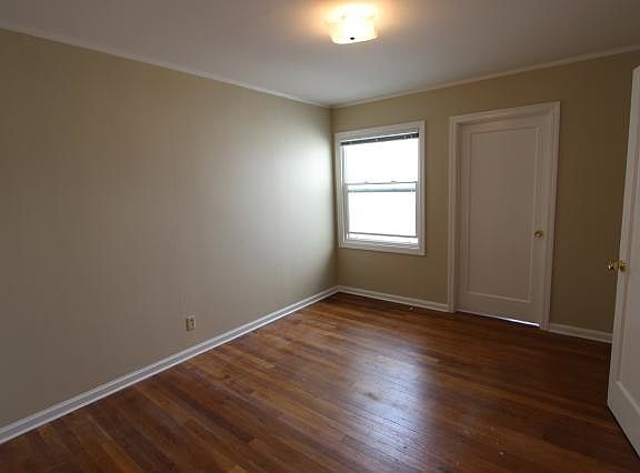 4th image of 274 Munich St