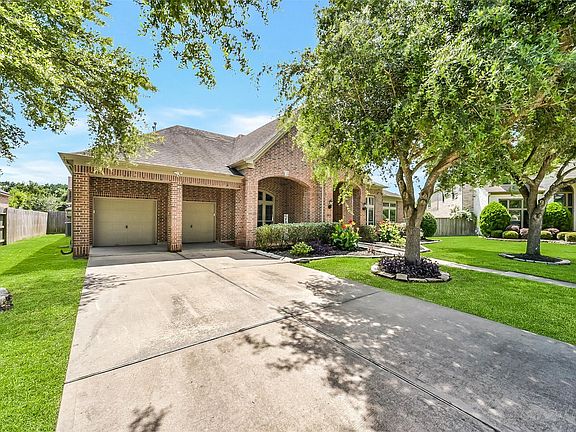 2nd image of 3104 Richard Ln