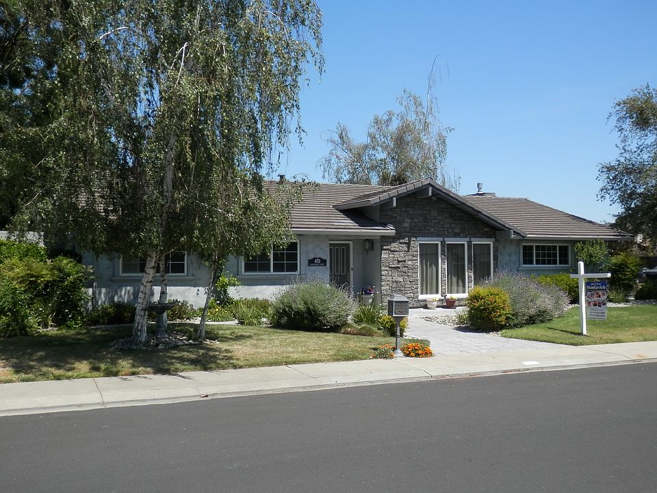 2nd image of 451 Birchwood St